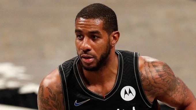 她用实际行 她用实际行